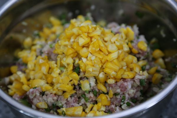 莲藕玉米芹菜肉饺子