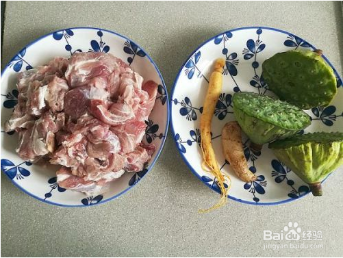 莲子排骨汤做法