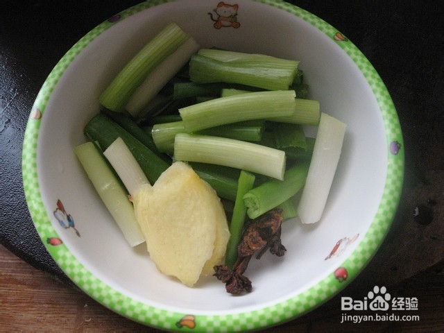 如何做土豆焖排骨