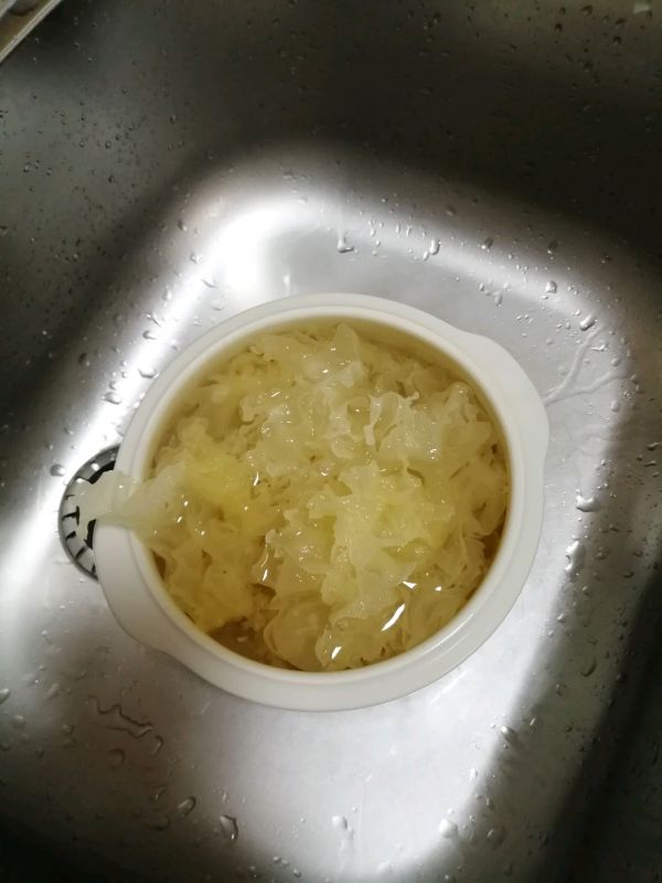 红枣枸杞银耳羹