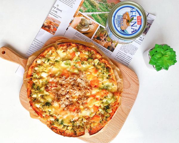 免揉面低卡低脂薄饼金枪鱼披萨