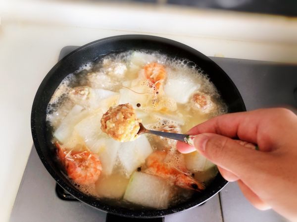 鲜虾冬瓜肉丸汤