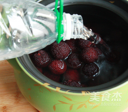 冰糖杨梅汤的做法