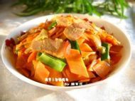 胡萝卜回锅烤肉的做法