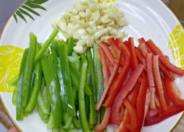 豆皮卷青椒鸡肉丝