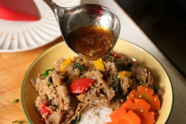 罗勒肥牛卷盖浇饭