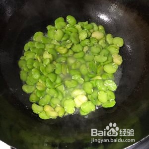 蚕豆炒鸡蛋的做法