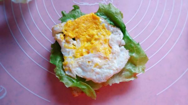 鸡蛋培根三明治