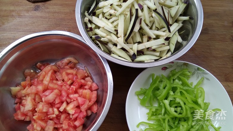茄子肉丁手擀面