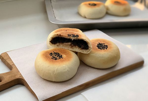 日式蜜豆芝麻包