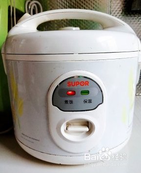 超快手的电饭锅烤栗子