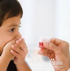 宝妈怎样给宝宝喂糖浆类的药物