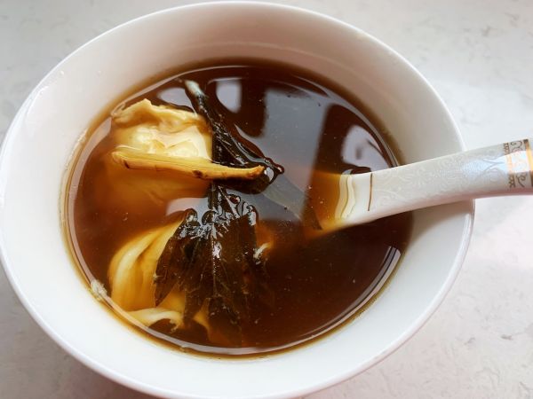 艾叶生姜鸡蛋红糖水