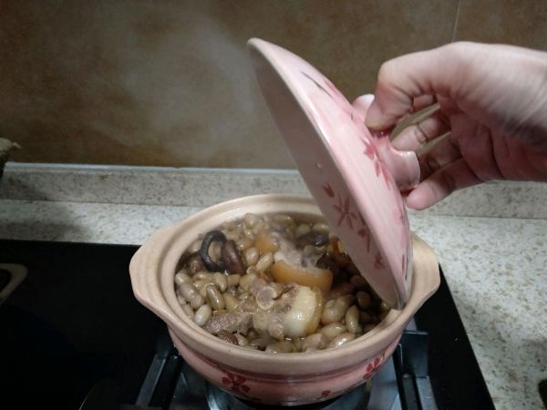 花生香菇煲猪尾