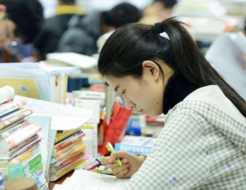 在外地上学本科生可不可以在北京报名考研