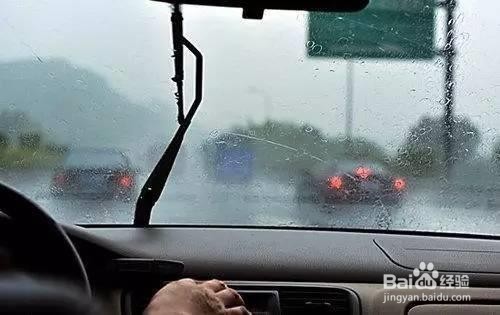 怎么除掉车内的雾气呢?