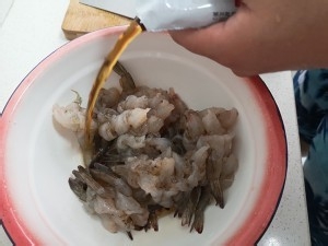 制作黄金蝴蝶虾