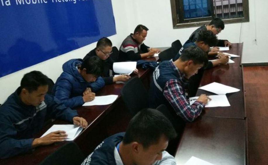 提高服务意识,端正服务态度,树立什么的服务理念
