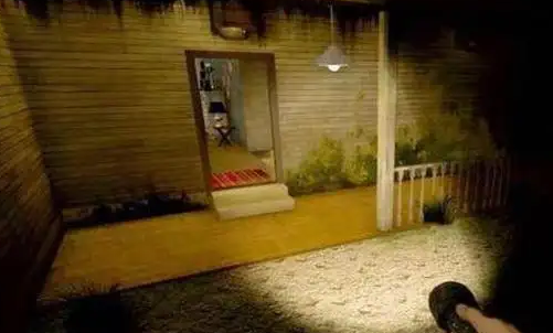 凶宅惊魂手电筒在哪里