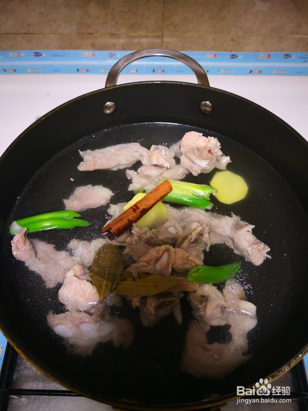 美味脊骨炖酸菜