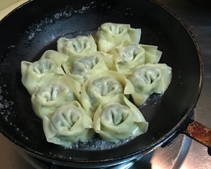 水煎（生煎）馄饨怎么做？