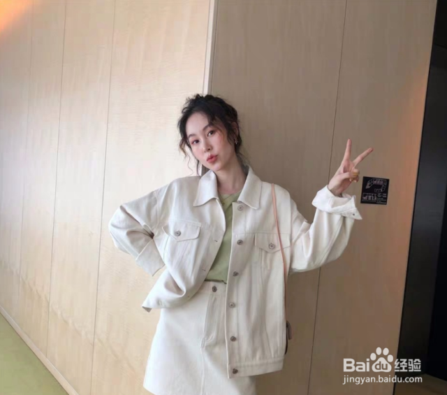 纯白色半身裙怎么搭配-（纯白色半身裙怎么搭配鞋子）[图]