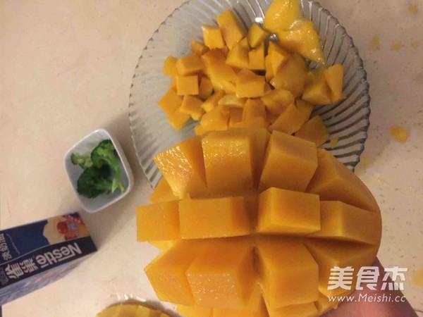 芒果榴莲抹茶千层糕