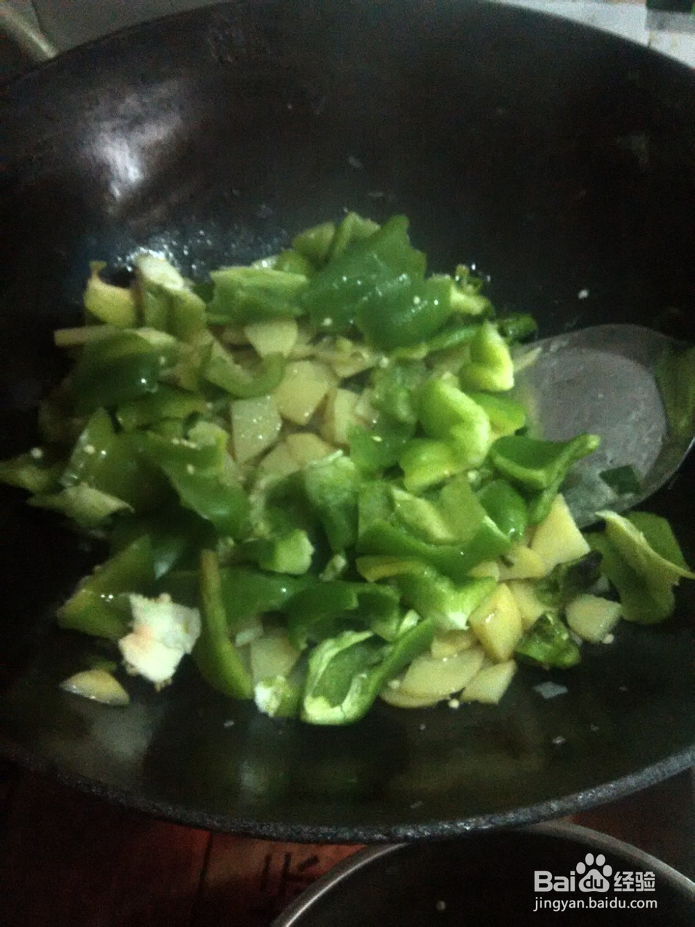 葱爆土豆片炒青椒丝