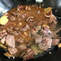 如何制作胡萝卜香炖牛腱