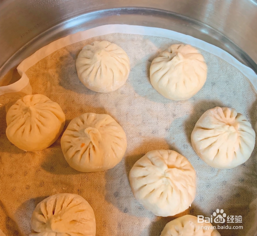 酥到掉渣的圆白菜虾包