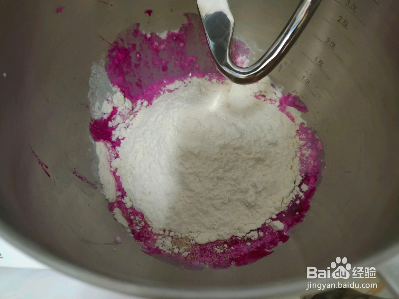 火龙果软欧包的做法