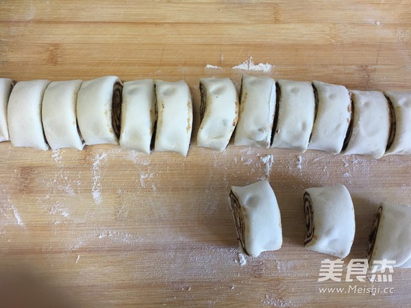 枣泥蝴蝶卷的做法