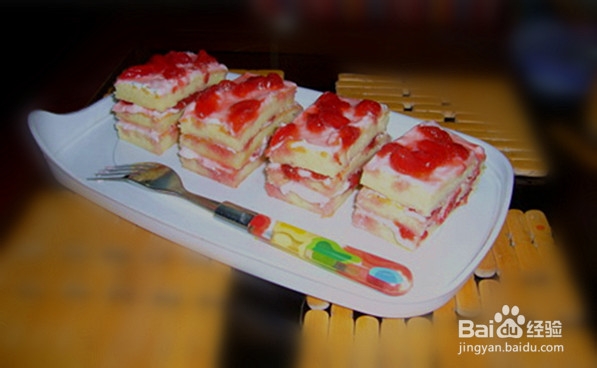 简易蛋糕的做法——草莓方蛋糕