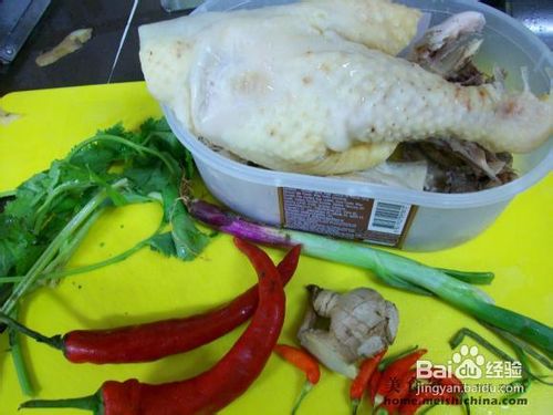 家常菜肴红椒蒸咸鸡