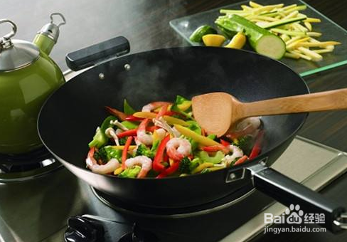 厨房里面油污很多怎么办？