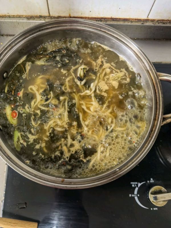 怀旧香辣芝麻叶面条