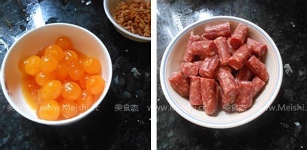 瑶柱花生蛋黄粽的做法