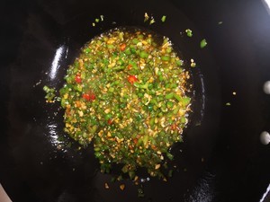 青椒皮蛋的做法