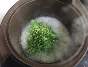 早上好喝的香菇青菜粥