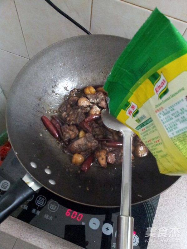 板栗焖排骨的做法