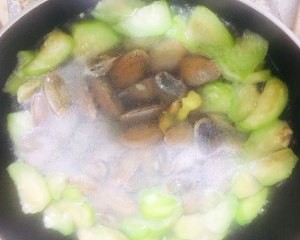 如何做丝瓜花甲汤