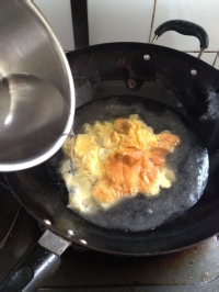 盛夏多吃些苦----苦瓜煎蛋汤