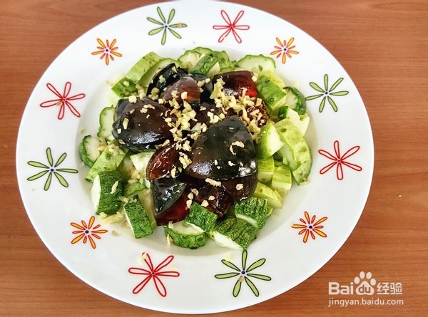 教你制作美味的凉拌皮蛋黄瓜