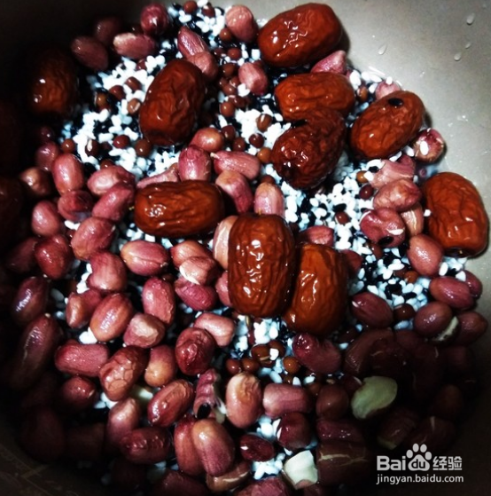 红枣桂圆黑米粥