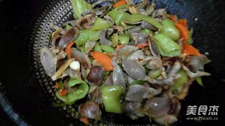 尖椒炒鸡珍的做法