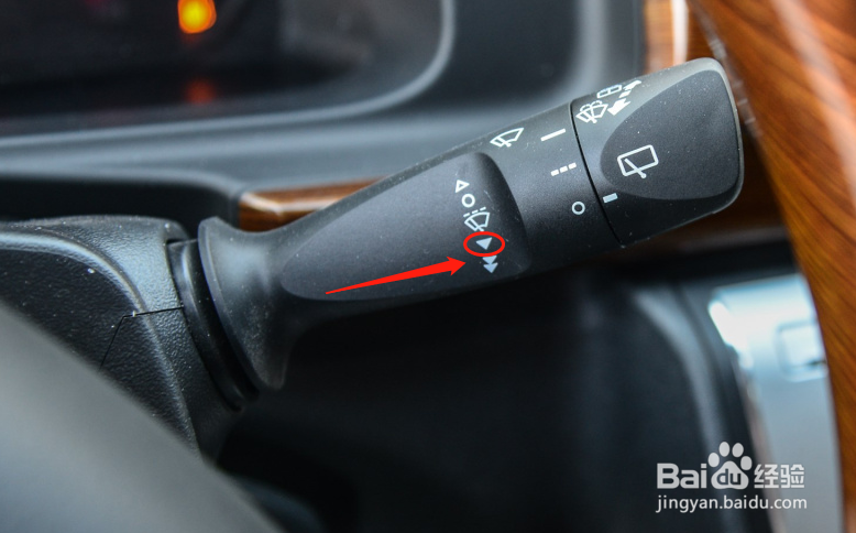 丰田HIACE如何调节车辆雨刮器