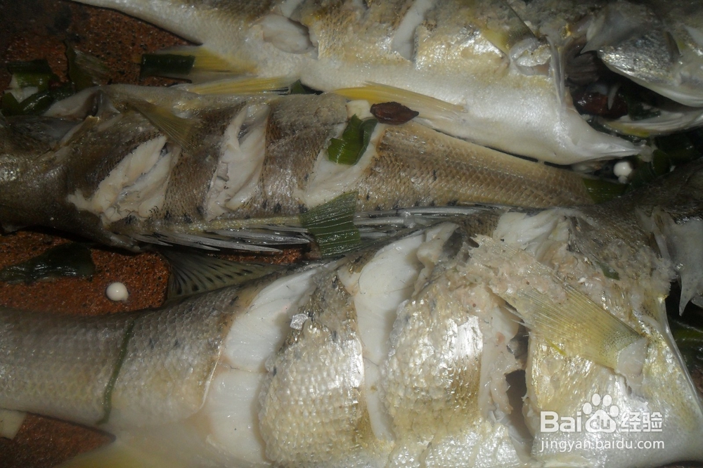 怎么做葱油鲈鱼