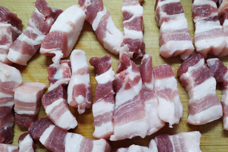 红烧肉炒糖色时不小心炒糊了，怎么去除苦味