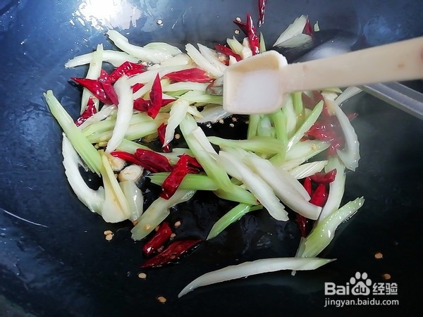 西芹炒蛋的做法