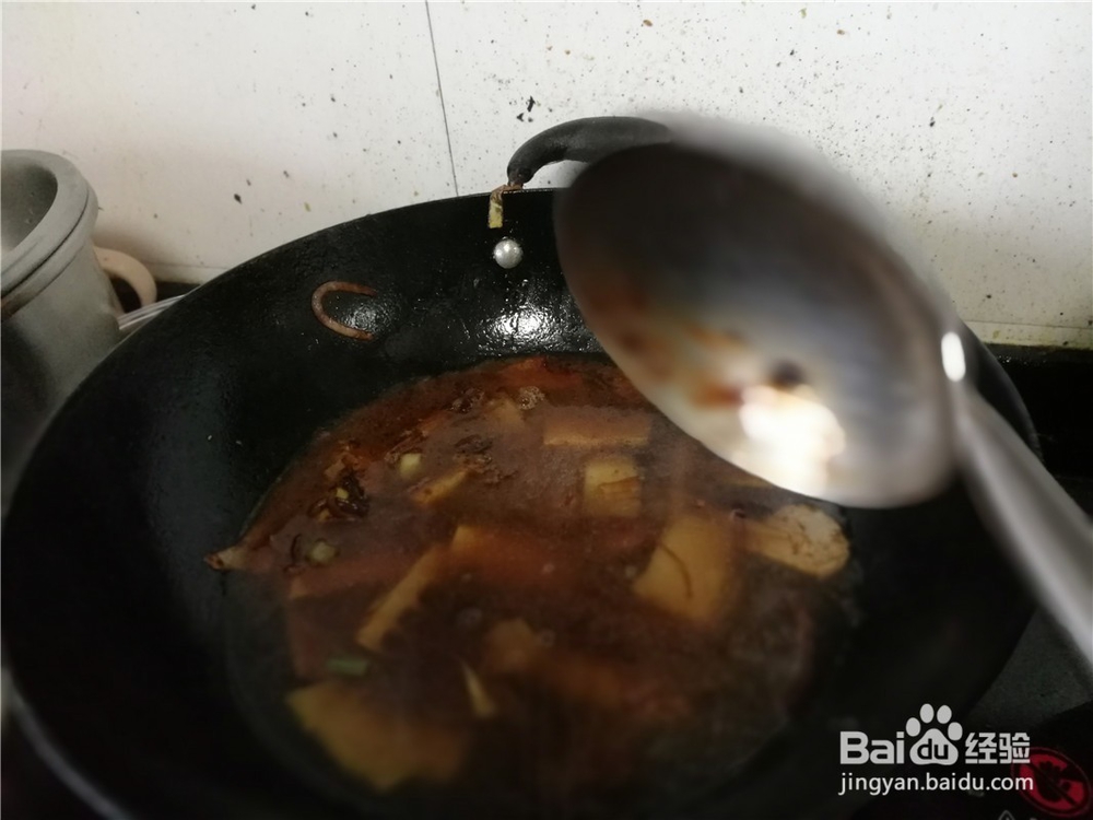 胖头鱼身炖笋片